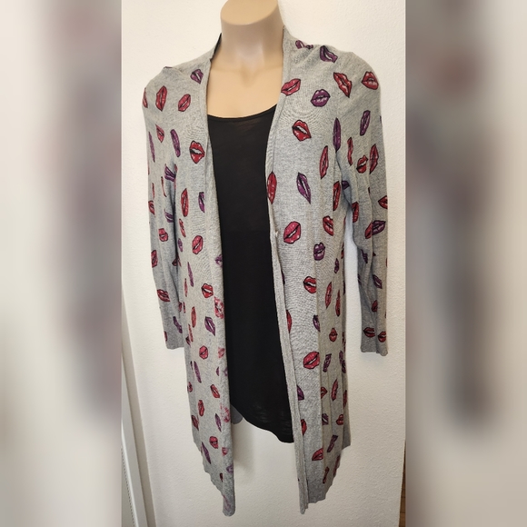 torrid Sweaters - TORRID Long Gray Sweater Cardigan Lip Kiss Print